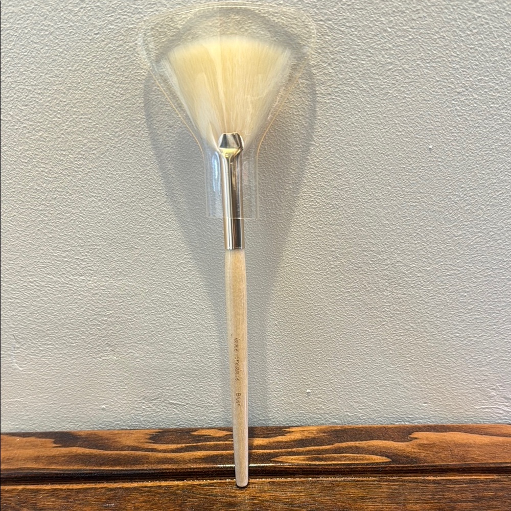 Large Fan Makeup Brush in Natural Beige and Silver